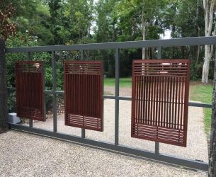 sliding gate in cedar with perspex 3 - 77911